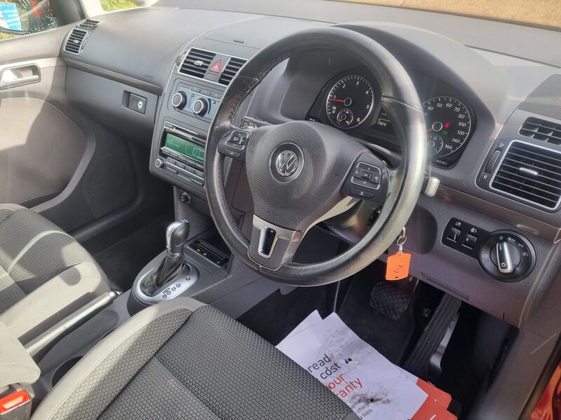 VOLKSWAGEN TOURAN