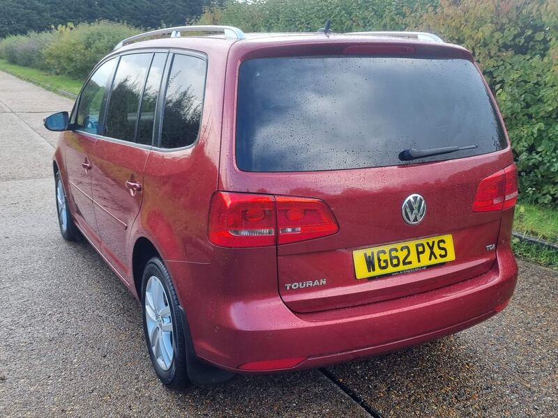 VOLKSWAGEN TOURAN