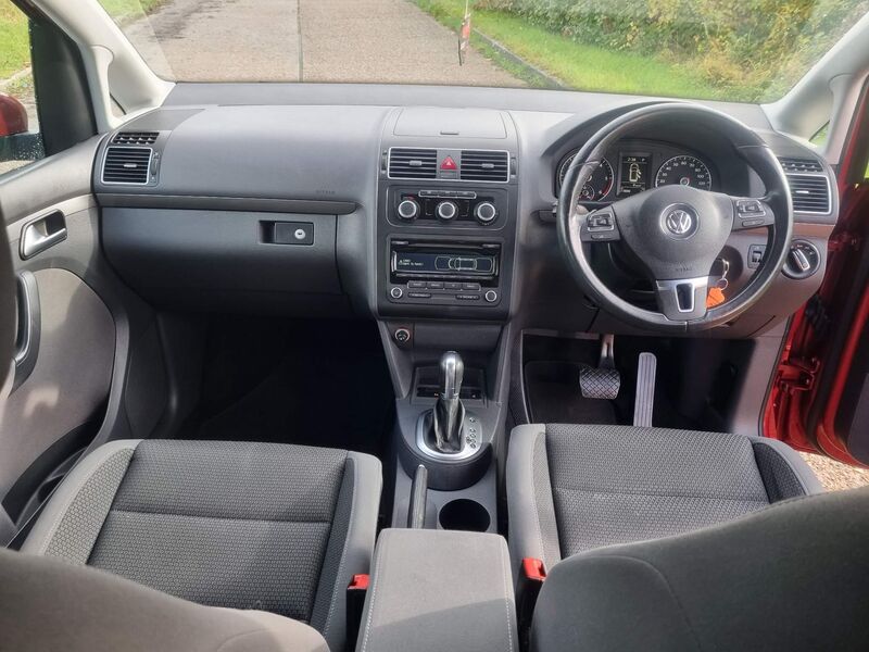 VOLKSWAGEN TOURAN