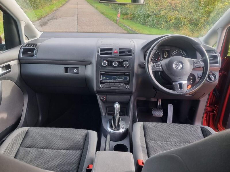 VOLKSWAGEN TOURAN