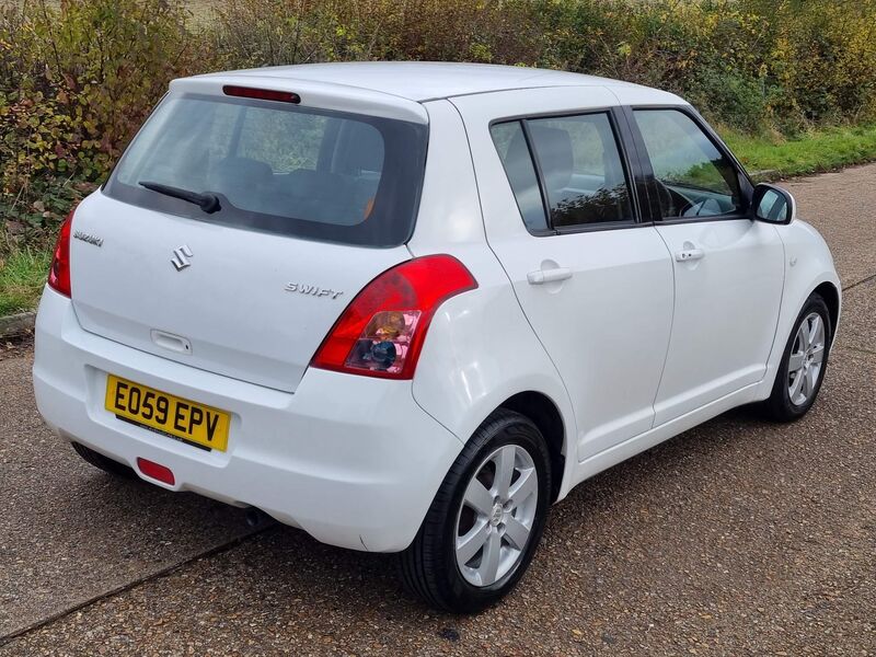 SUZUKI SWIFT