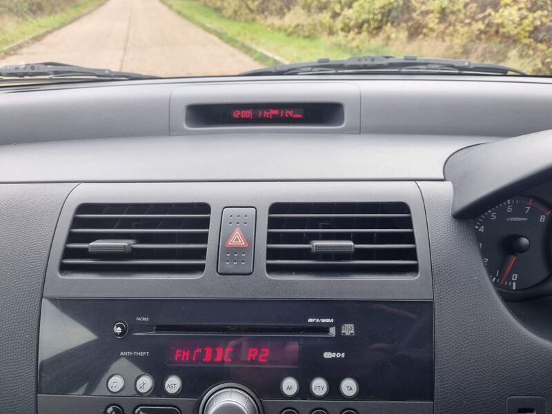 SUZUKI SWIFT
