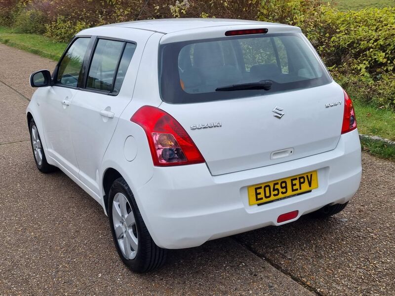 SUZUKI SWIFT