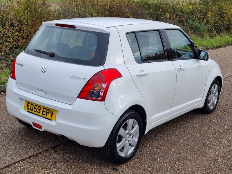 SUZUKI SWIFT