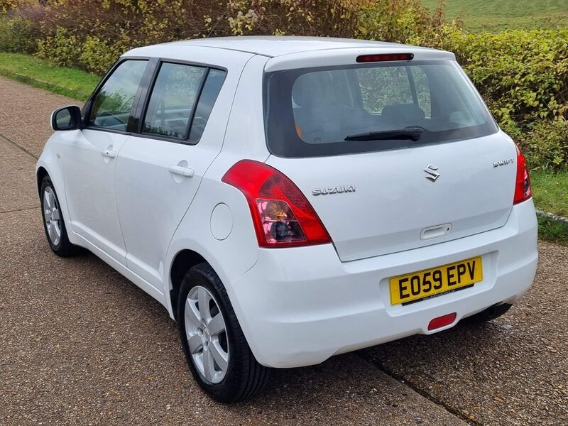 SUZUKI SWIFT