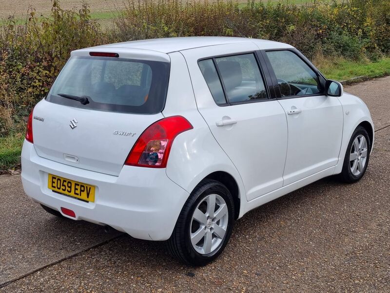 SUZUKI SWIFT