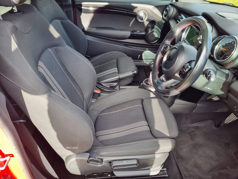 MINI HATCH