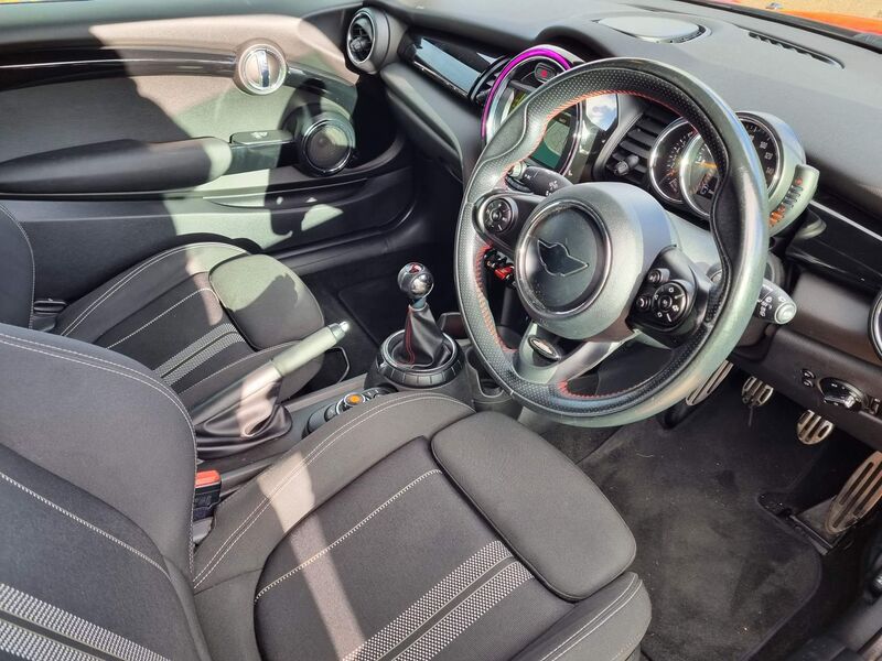 MINI HATCH