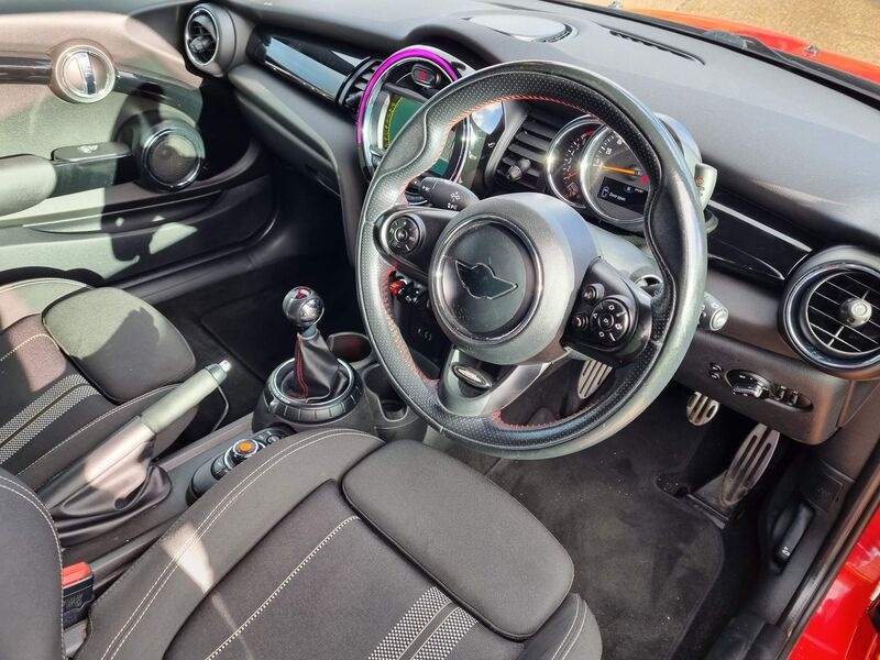 MINI HATCH