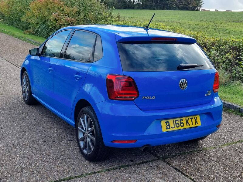 VOLKSWAGEN POLO
