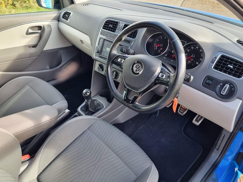 VOLKSWAGEN POLO