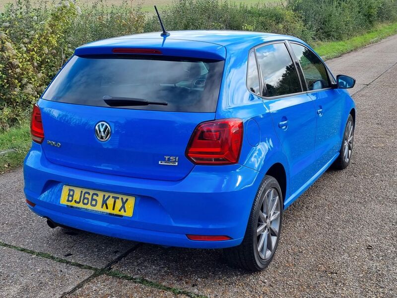 VOLKSWAGEN POLO
