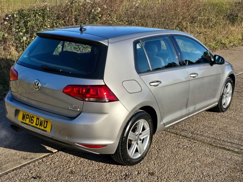 VOLKSWAGEN GOLF