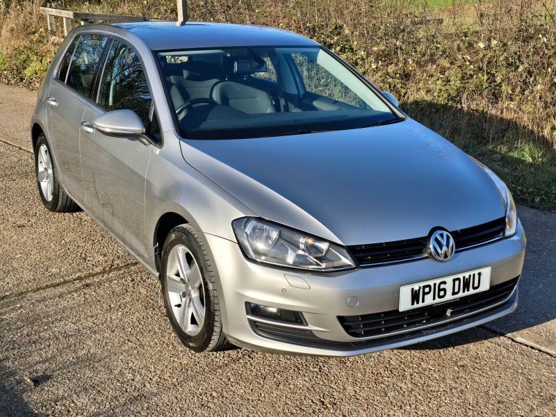 VOLKSWAGEN GOLF