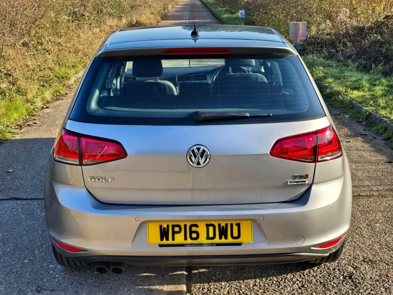 VOLKSWAGEN GOLF