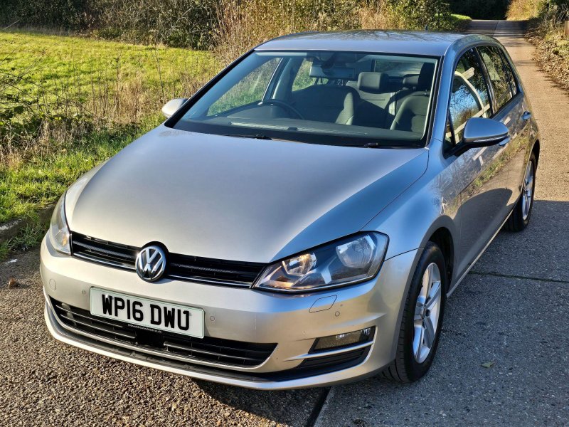 VOLKSWAGEN GOLF