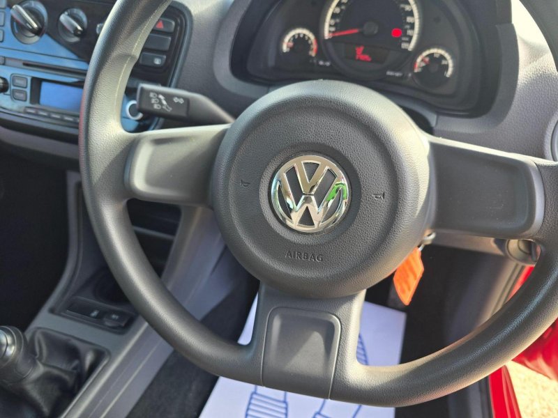 VOLKSWAGEN UP