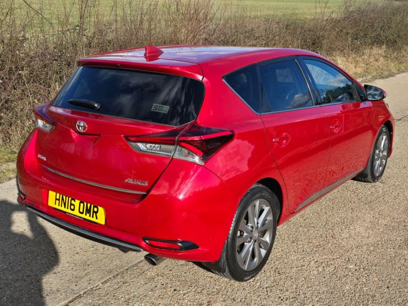 TOYOTA AURIS