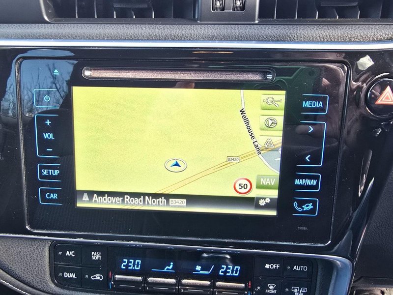 TOYOTA AURIS