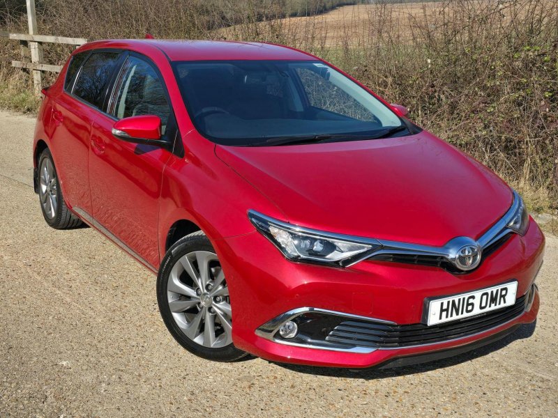 TOYOTA AURIS