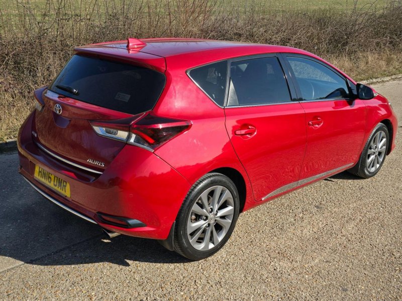 TOYOTA AURIS