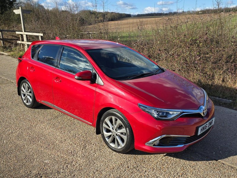 TOYOTA AURIS