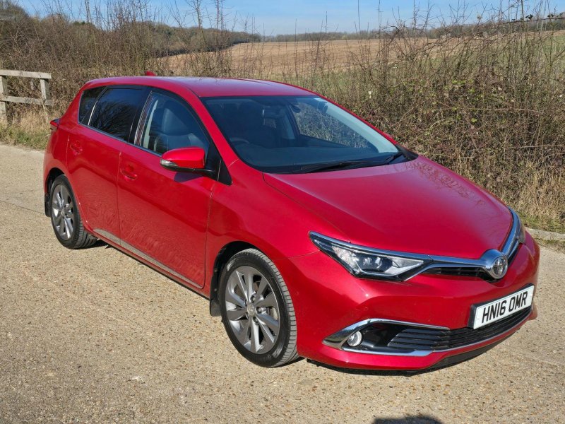 TOYOTA AURIS