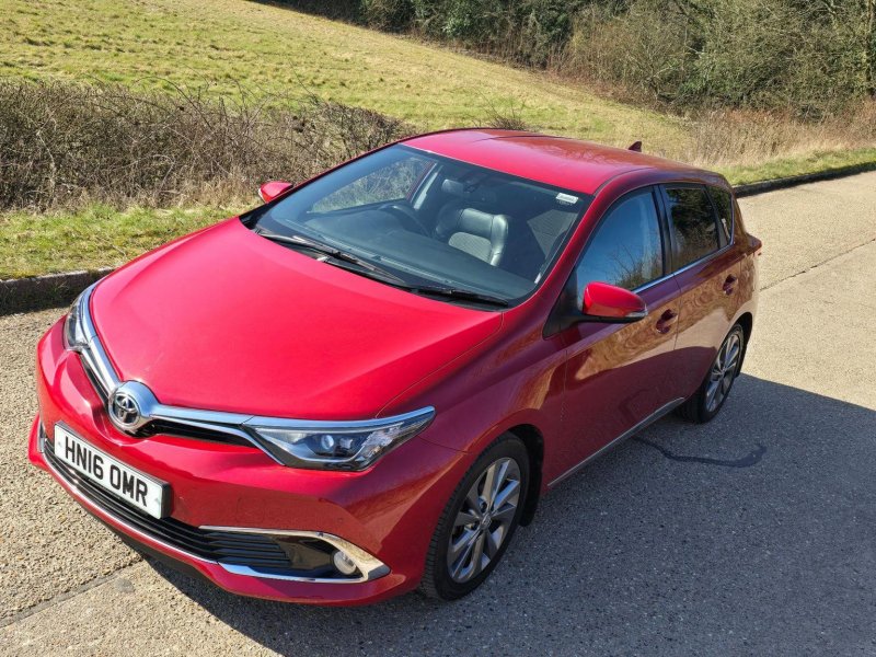 TOYOTA AURIS