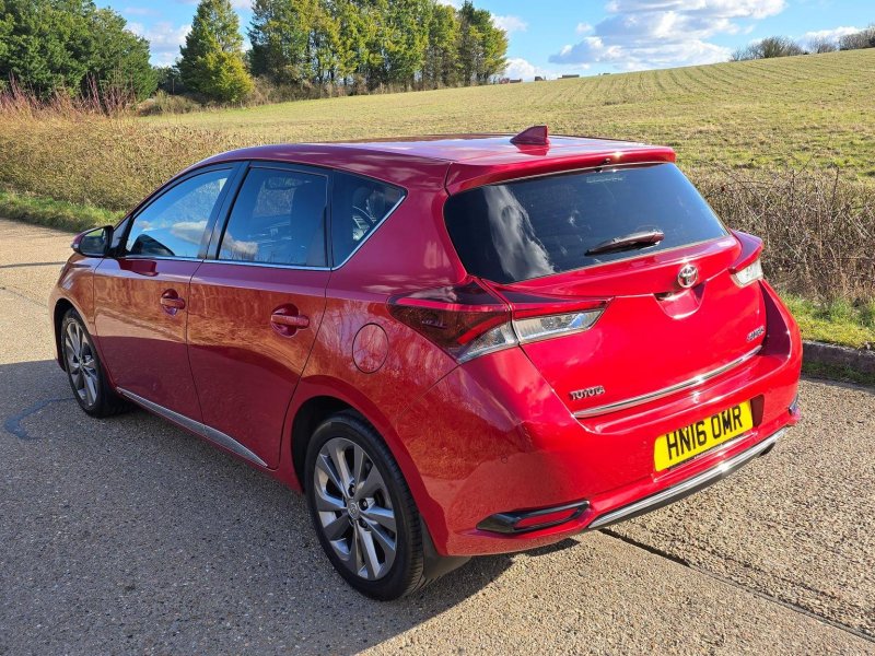 TOYOTA AURIS
