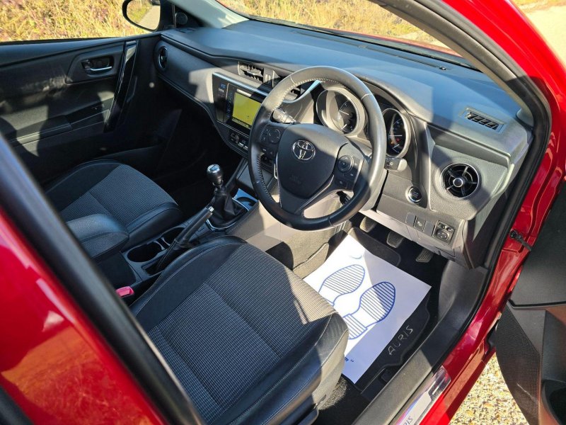 TOYOTA AURIS