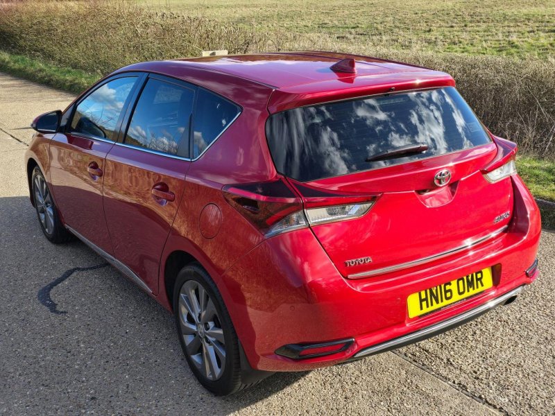 TOYOTA AURIS
