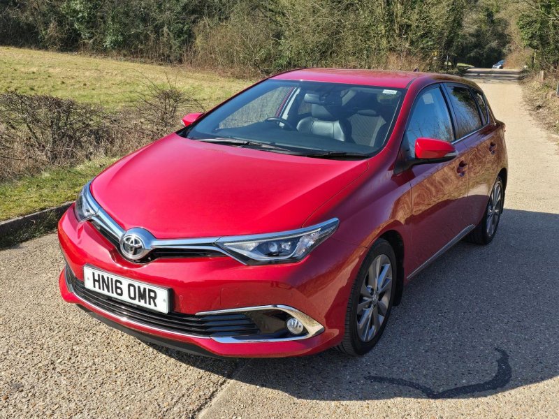 TOYOTA AURIS