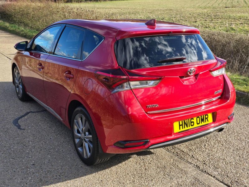 TOYOTA AURIS