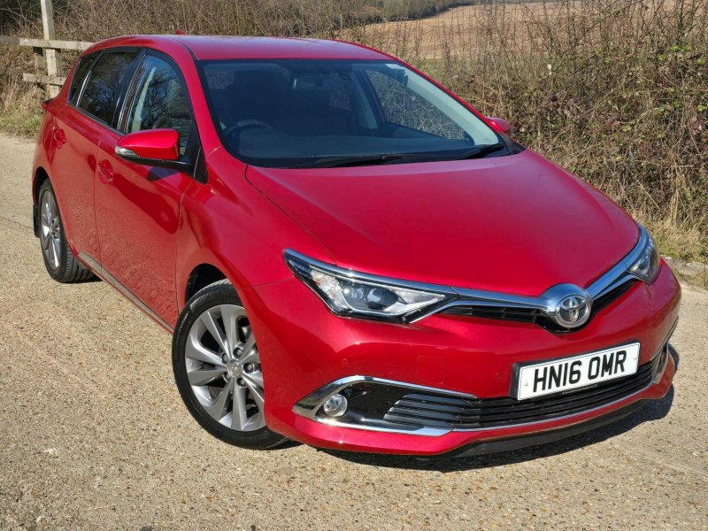 TOYOTA AURIS
