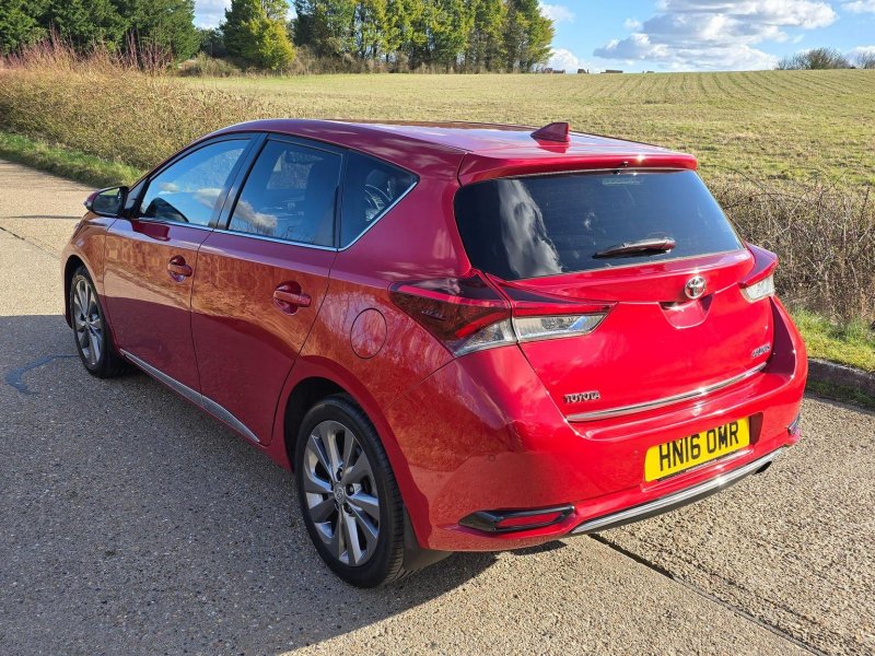 TOYOTA AURIS