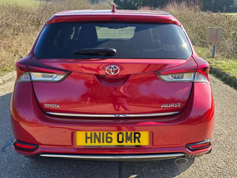 TOYOTA AURIS