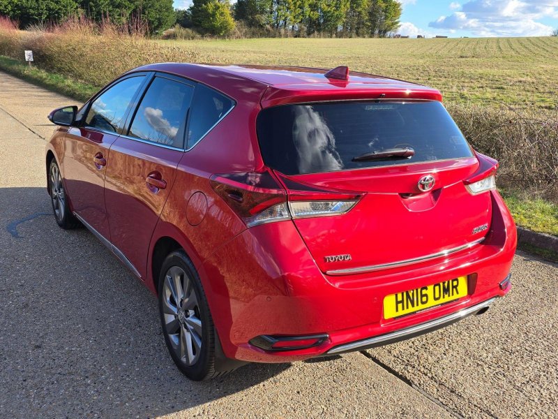 TOYOTA AURIS