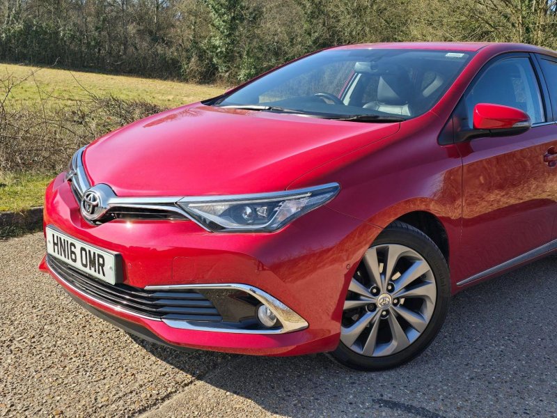 TOYOTA AURIS