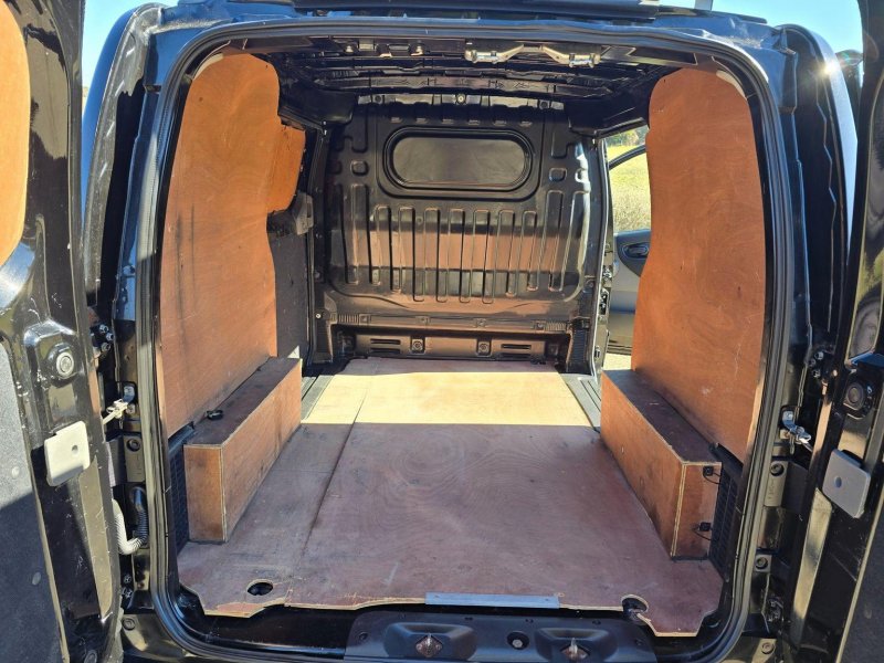 NISSAN NV200