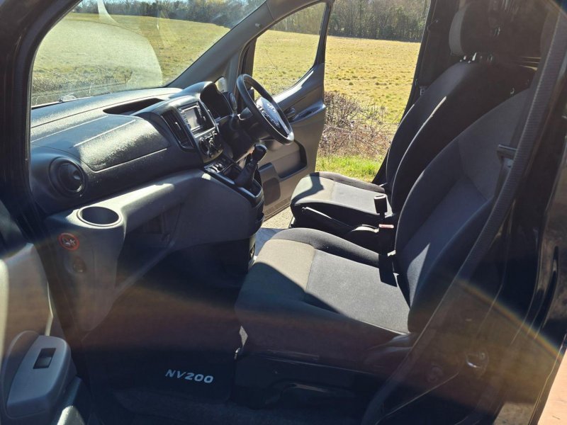NISSAN NV200