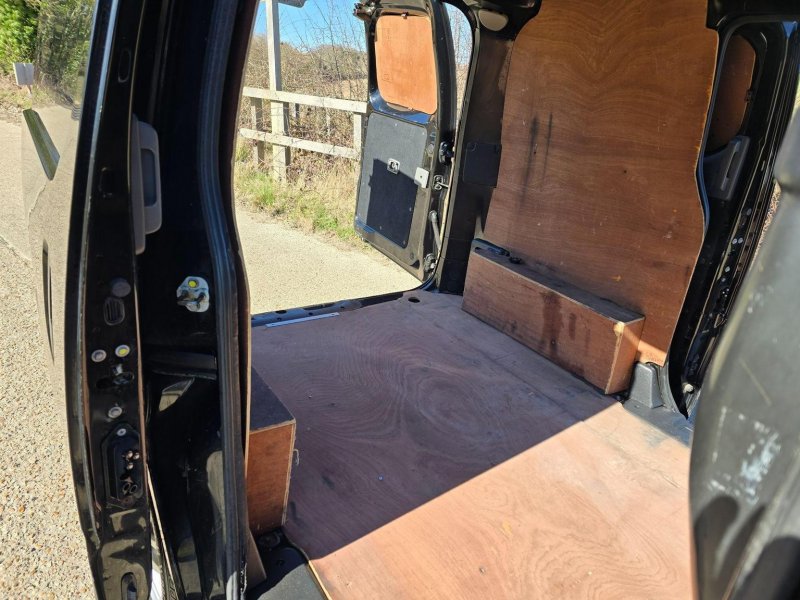 NISSAN NV200