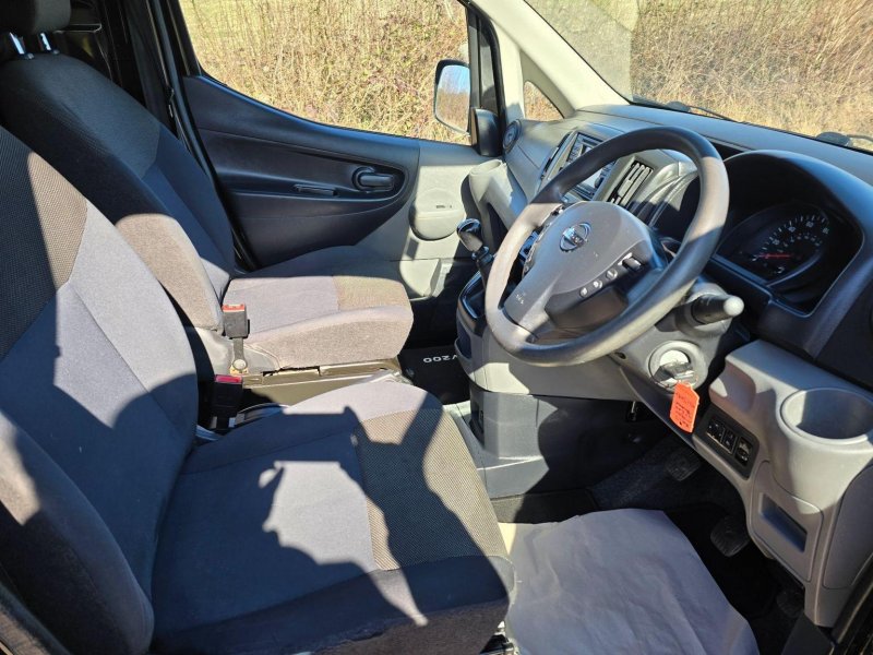 NISSAN NV200