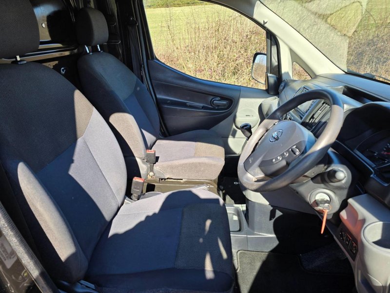 NISSAN NV200