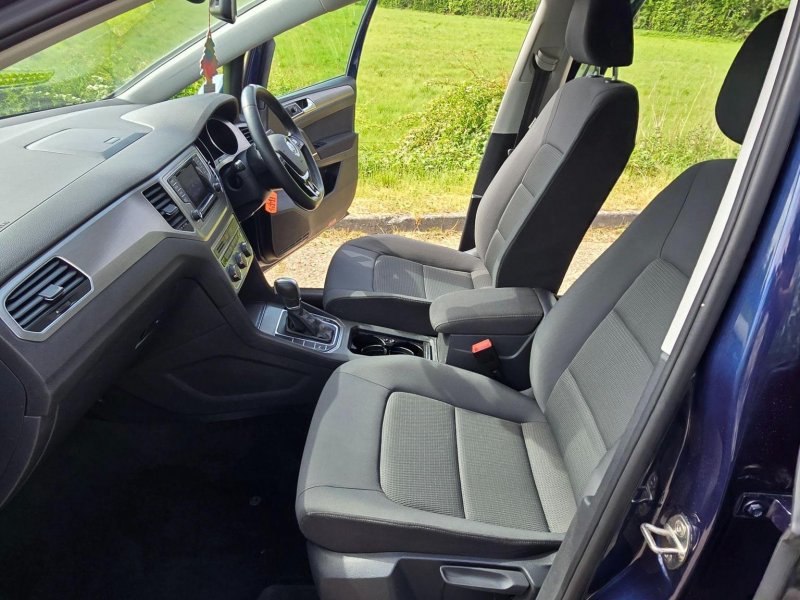 VOLKSWAGEN GOLF SV