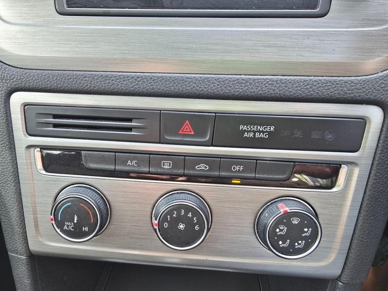 VOLKSWAGEN GOLF SV