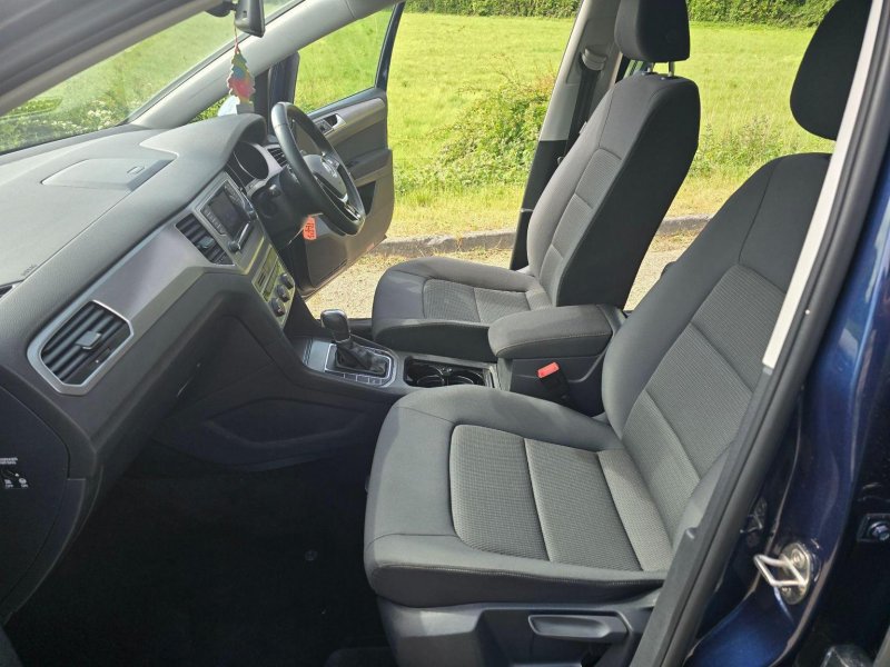 VOLKSWAGEN GOLF SV