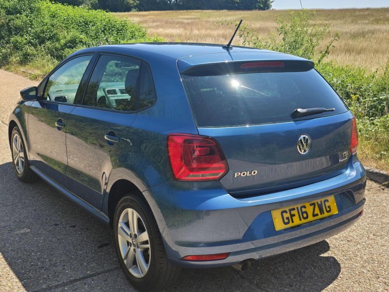 VOLKSWAGEN POLO