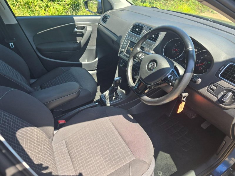 VOLKSWAGEN POLO