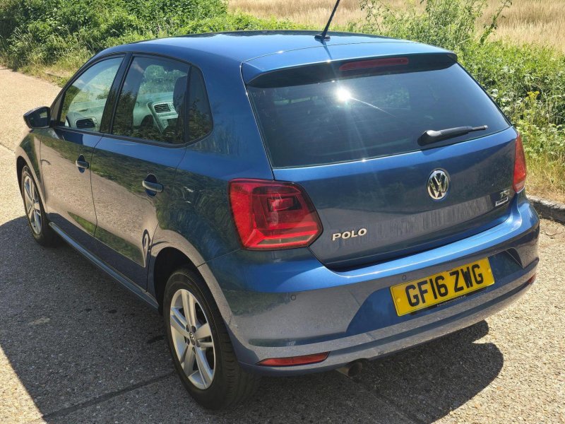 VOLKSWAGEN POLO