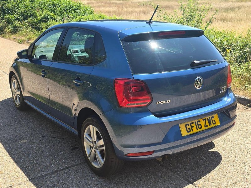 VOLKSWAGEN POLO
